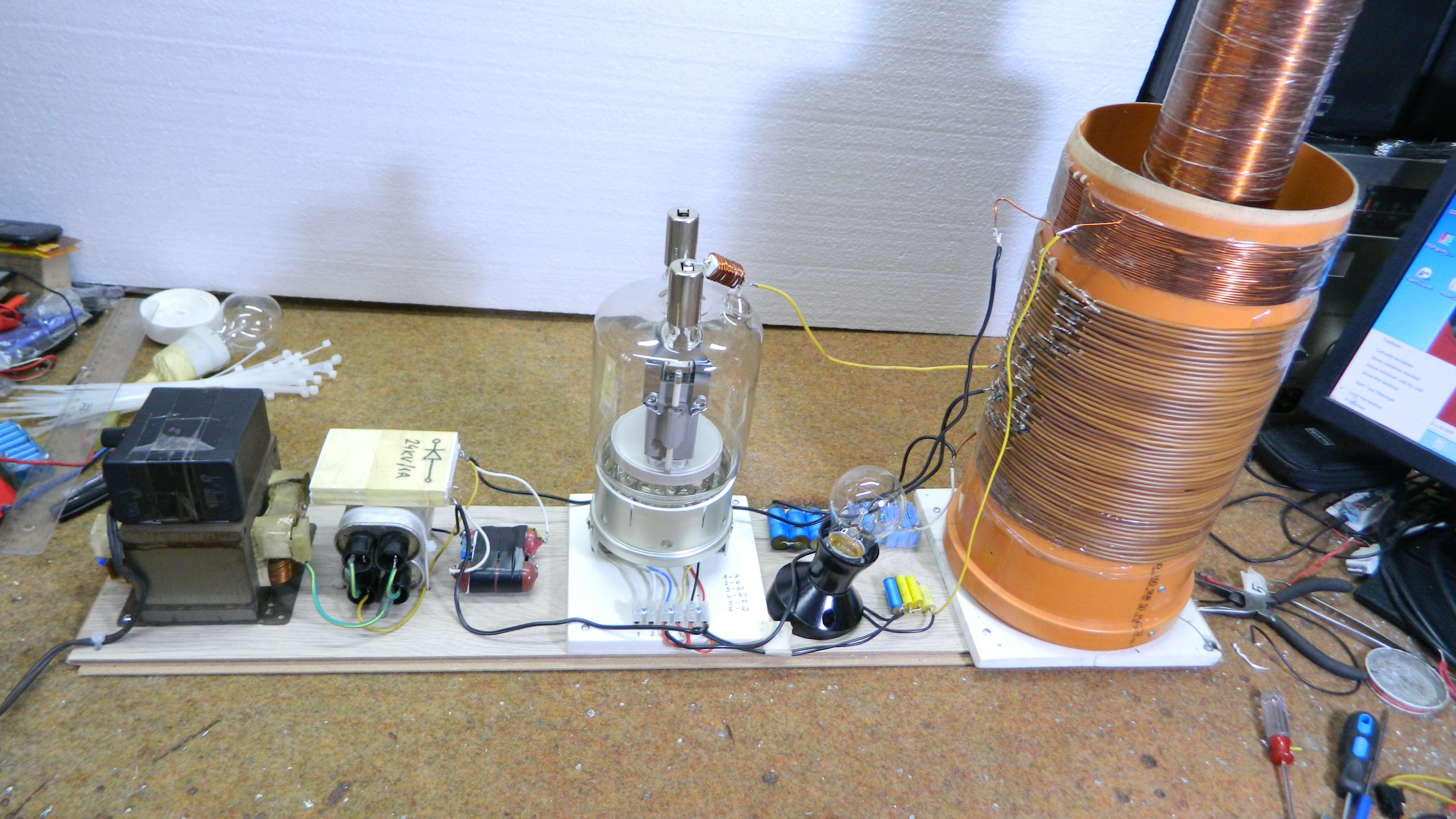 VTTC: Vacuum Tube Tesla Coil