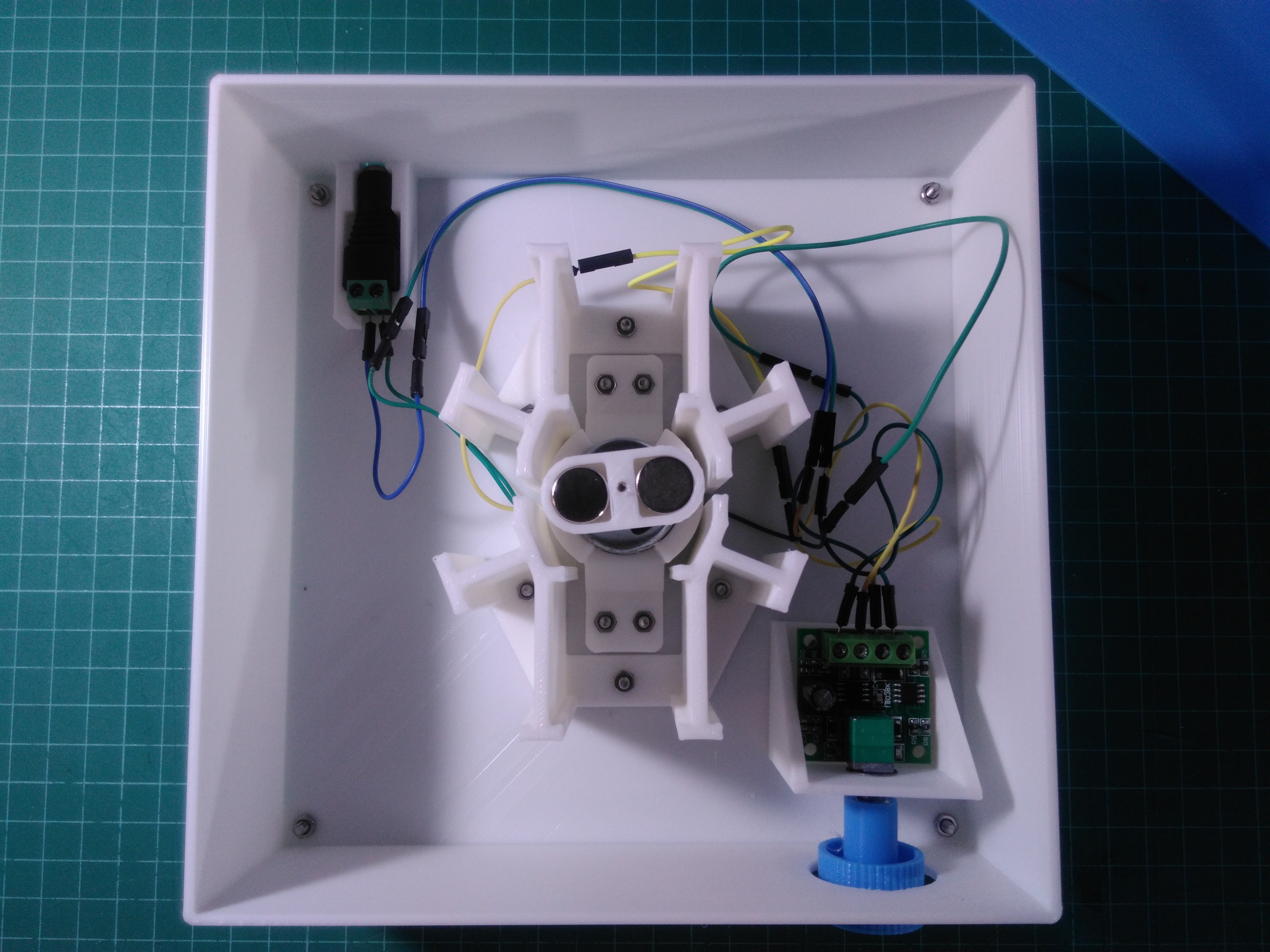 DIY Battery-Powered Magnetic Stirrer - Thrifty Science