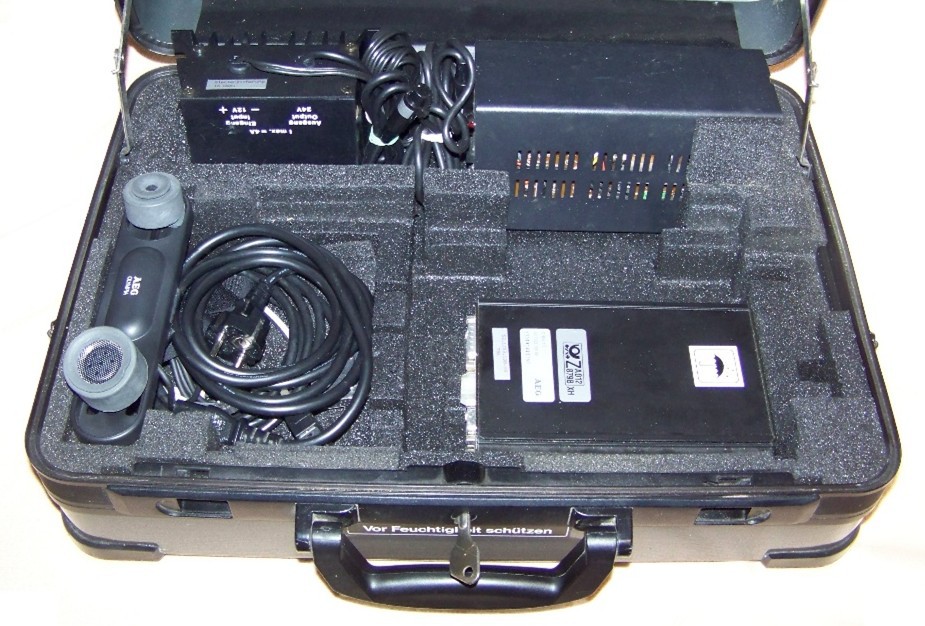 Original Mercedes W126 communication equipment kit (www.oebl.de).