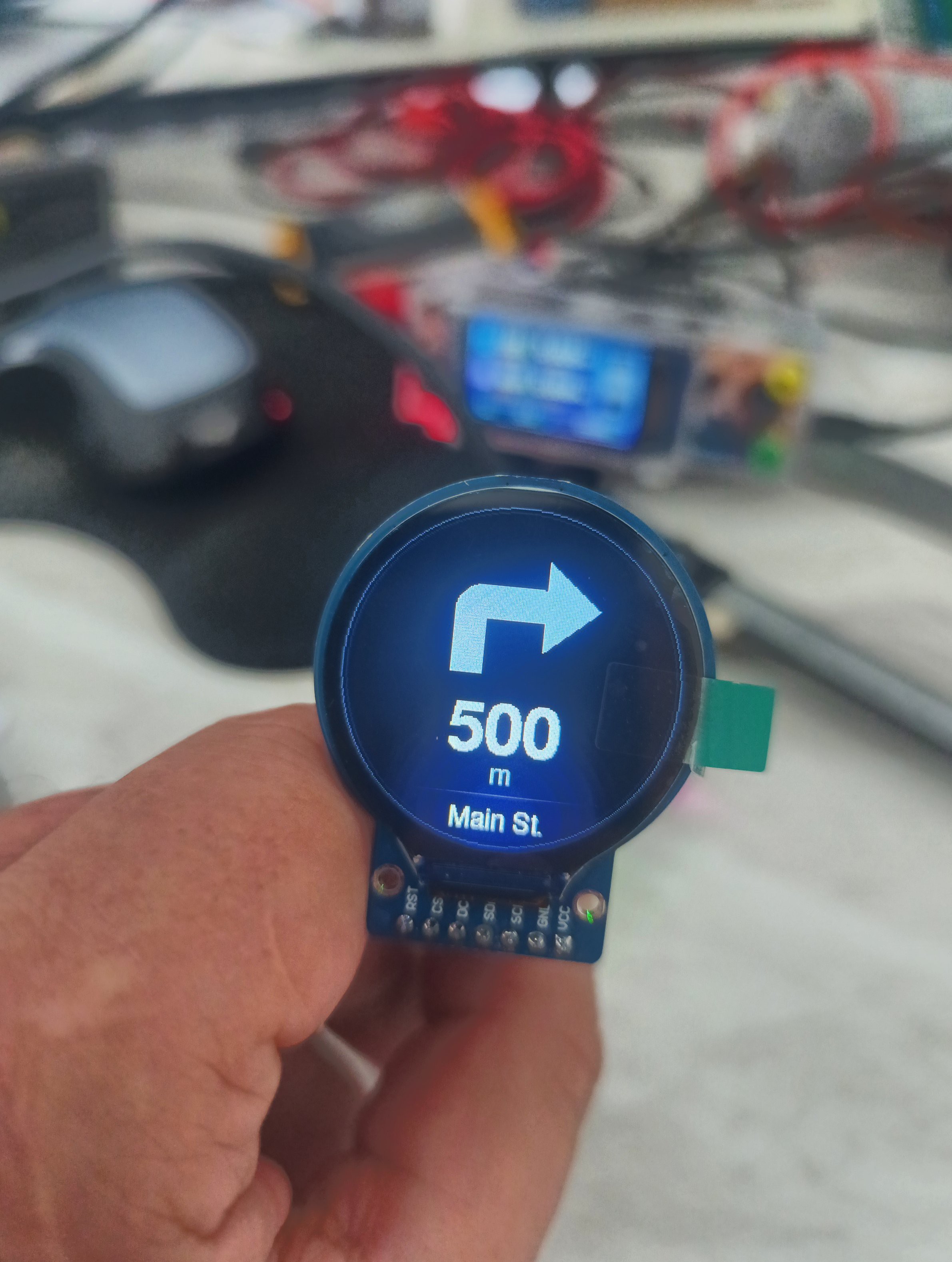 Navigation prompt with a right-turn arrow and 500 metres on the round display