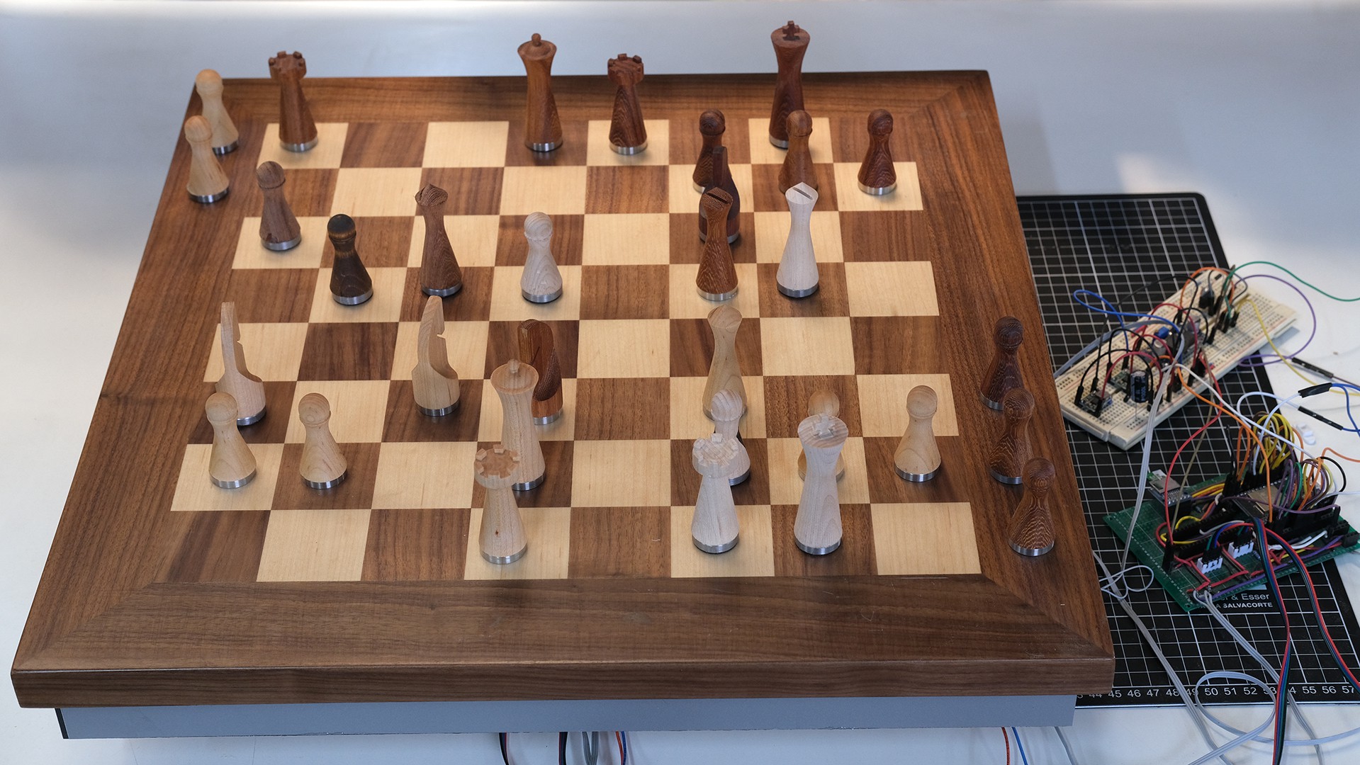 Arduino Smart Chess Board with LCD Display 