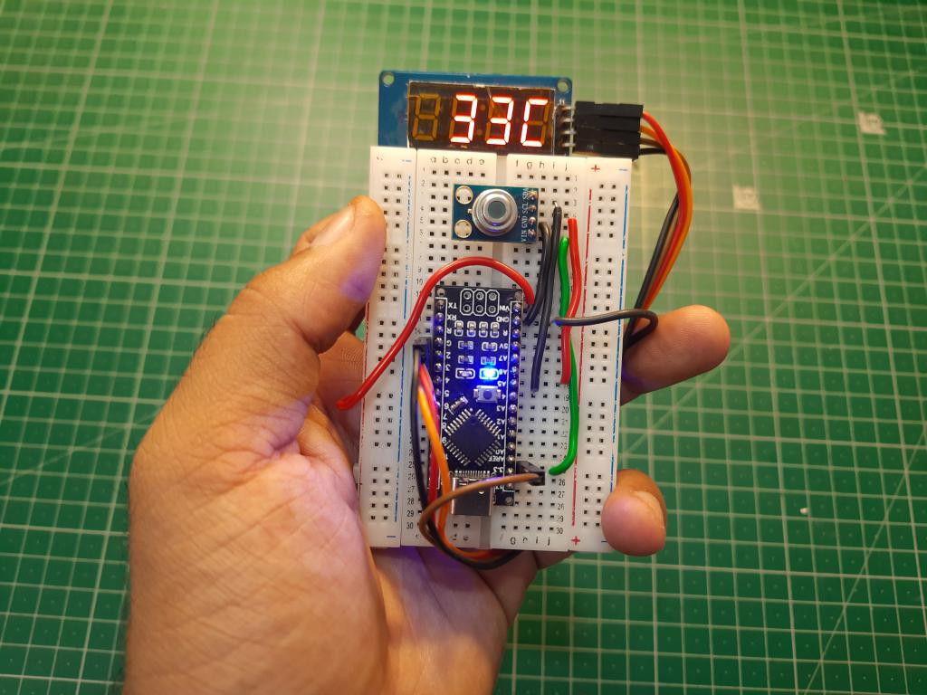 Arduino Nano thermometer takes room temperature