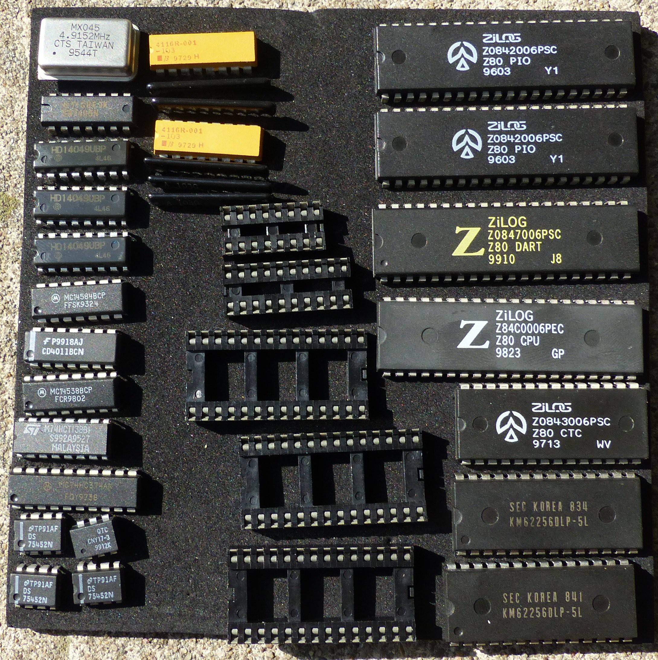 ZILOG 68 PLCC MAKE CASE LOT OF 5pcs Z85C8010VSC INTEGRATED CIRCUIT
