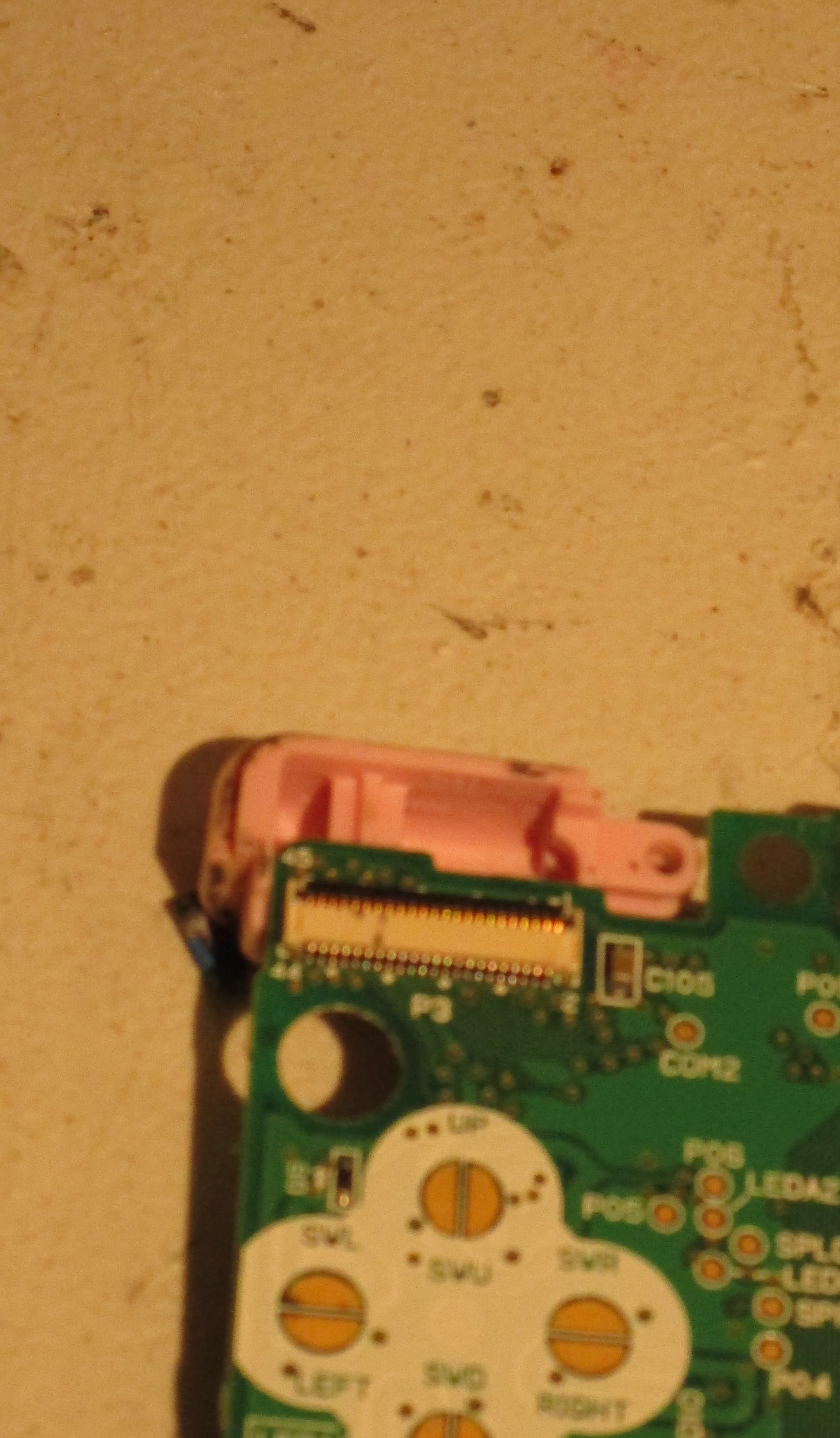 sholder button and the screen connecter behind it sholder button and the screen connecter behind it