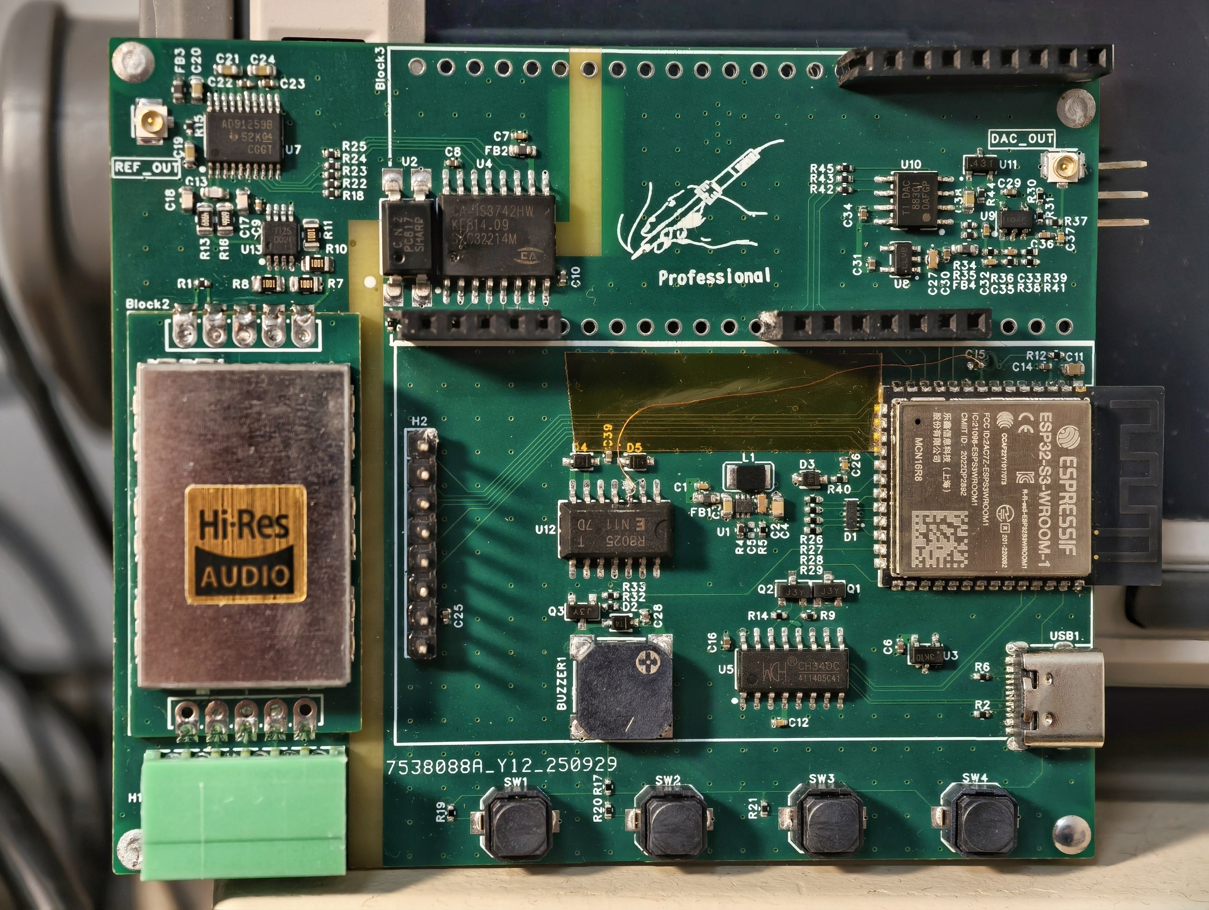 Gallery | DIY ECG With Discrete Analog Front End | Hackaday.io