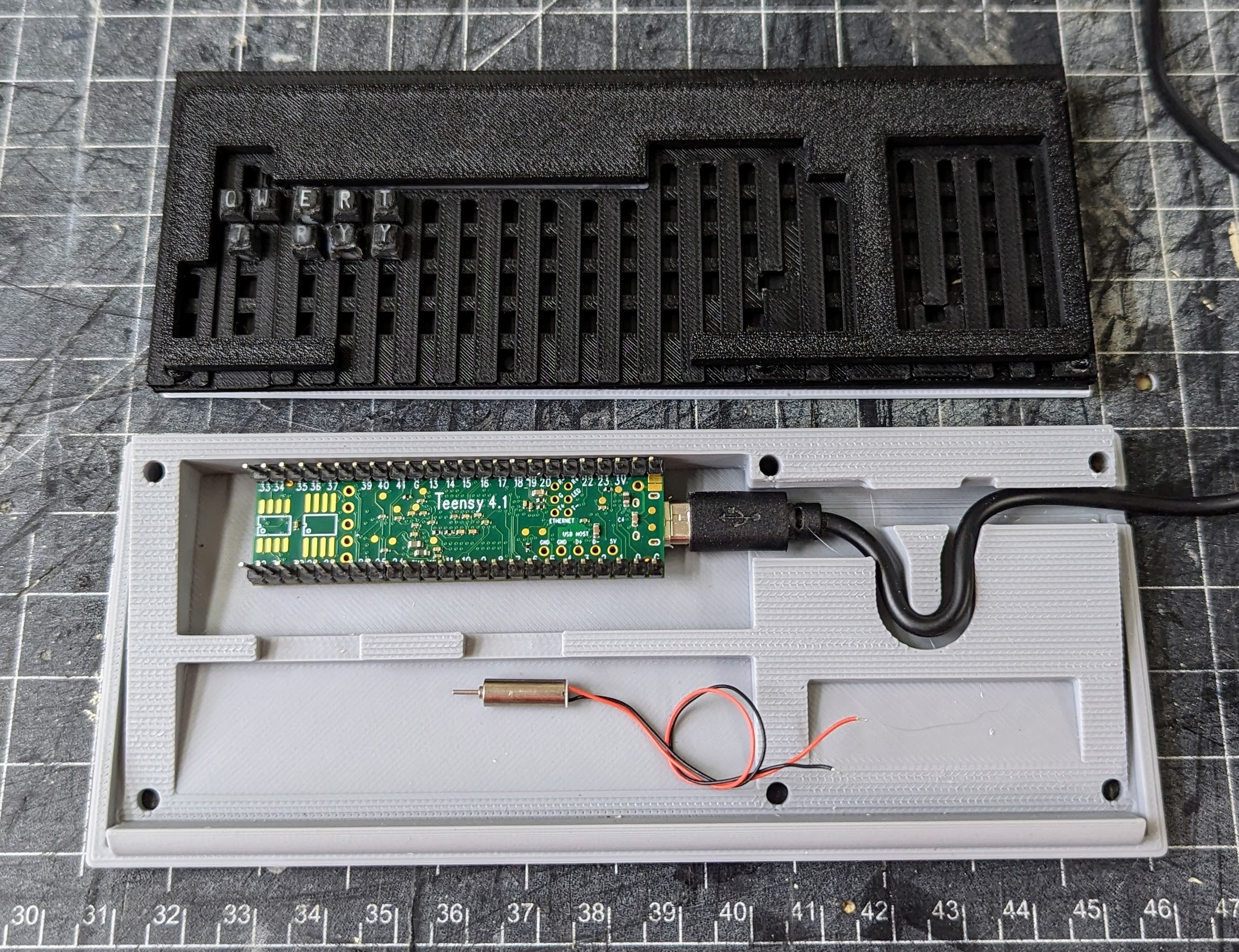 1:3 Scale VT100 with working keyboard | Hackaday.io