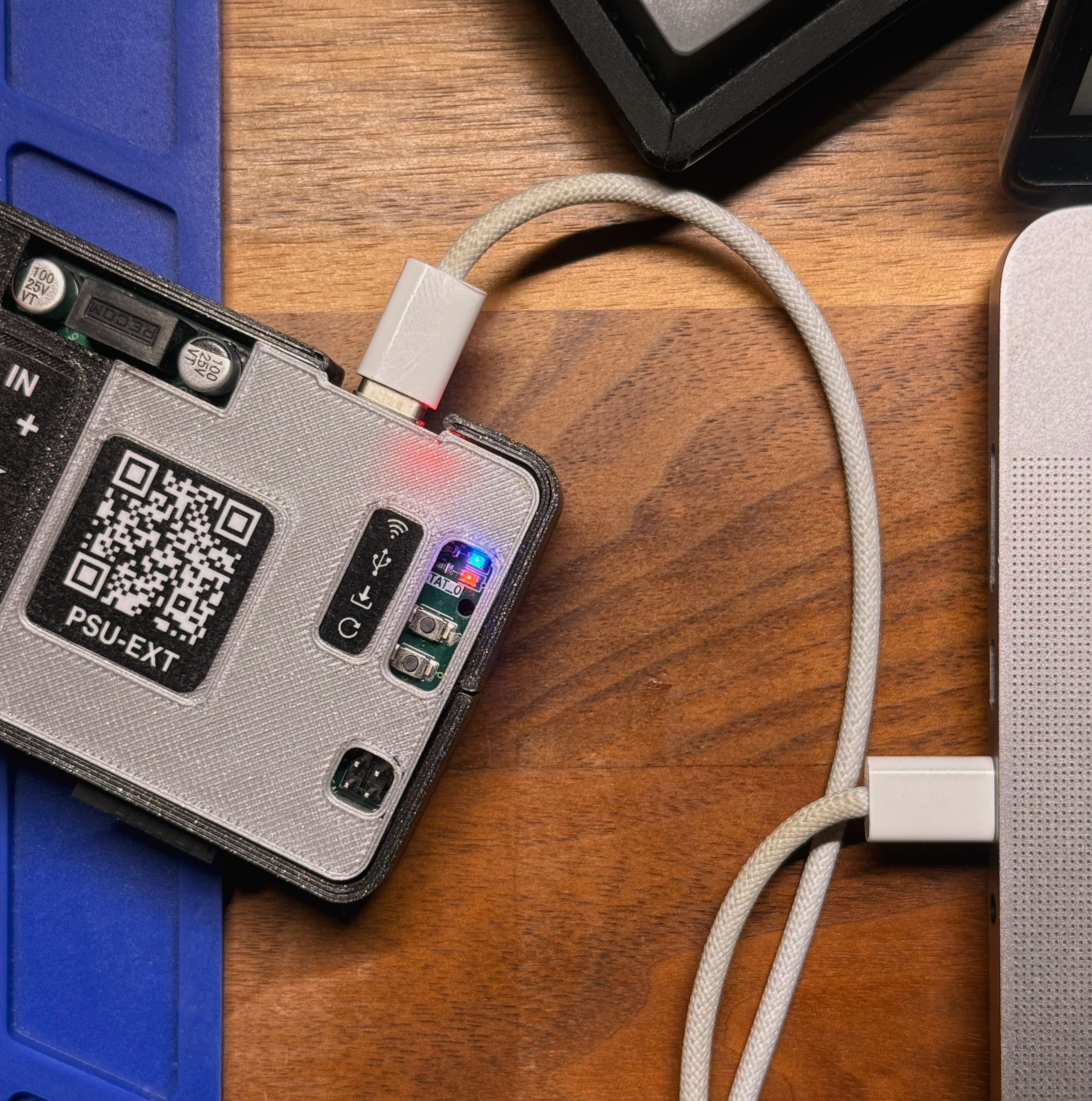 WiFi and USB Connection LEDs