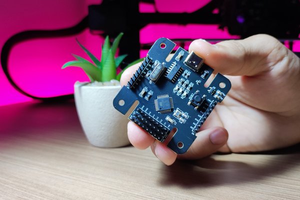 Arduino-based development board with extra feature