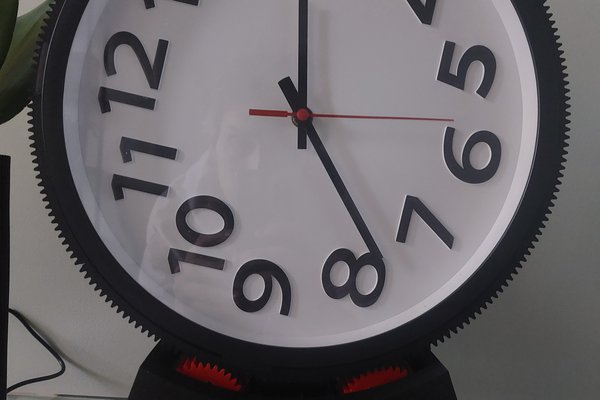 Counter-Rotating Clock Frame
