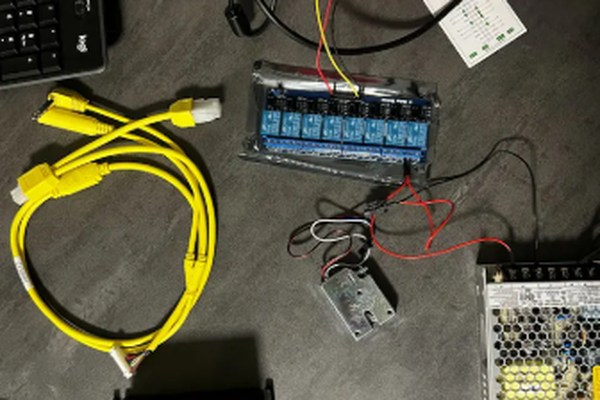 Raspberry Pi Smart Locker System with Nayax