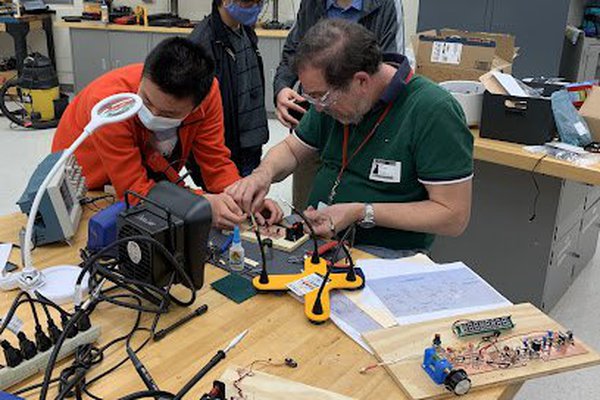 High Schoolers Build a Radio Receiver