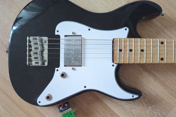 Relay as a magnetic guitar pickup