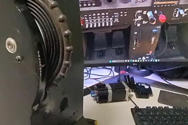 Motorized trim for flight simulation