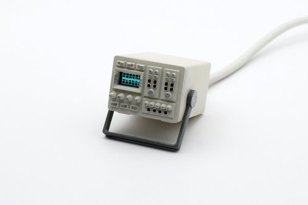 A Miniature Vintage Oscilloscope with an Animated OLED
