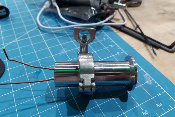 Titanium sublimation pump