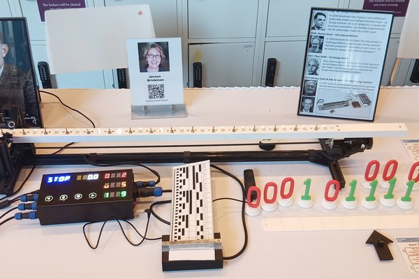 Turing machine demonstrator