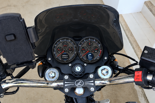 Motorcycle analog-digital-AI dashboard
