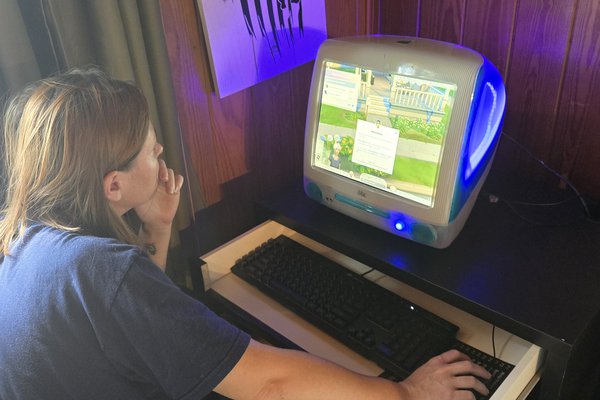 iMac g3 modern PC build