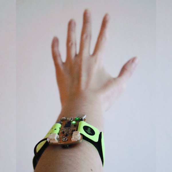 uMyo wearable EMG device with wet/dry electrodes Hackaday.io