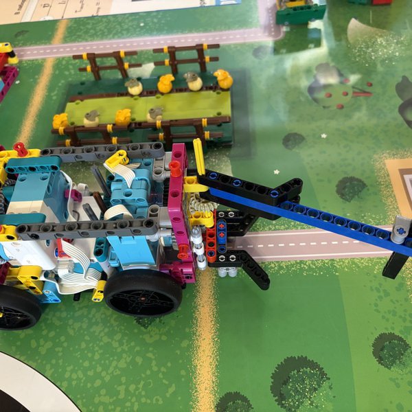 RATEL - five-wheel FLL Lego robot | Hackaday.io