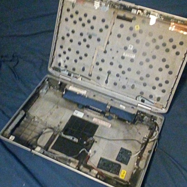 Pi laptop using a Dell laptop case & it's display | Hackaday.io