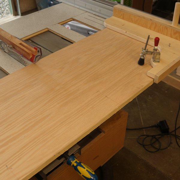 A Simple and cheap table saw hold downin Hackaday.io