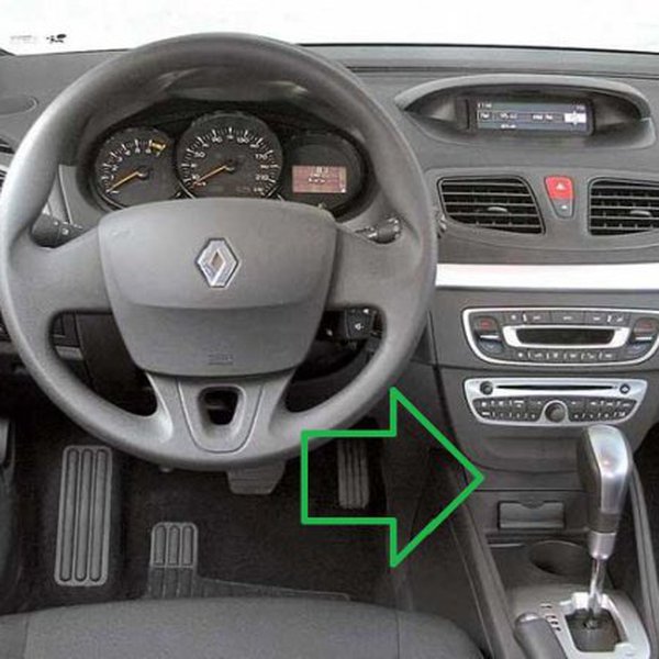 Augmented Renault Megane low end car radio