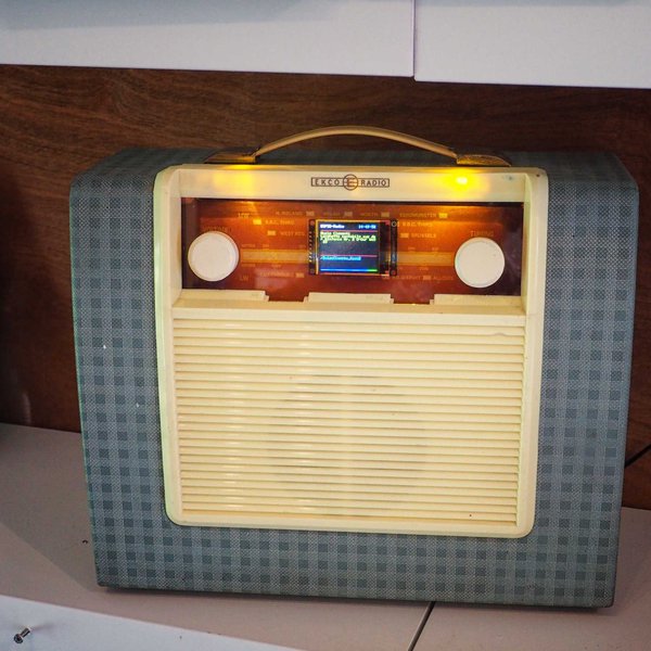 Simple ESP32 Internet Radio with OLED Display 